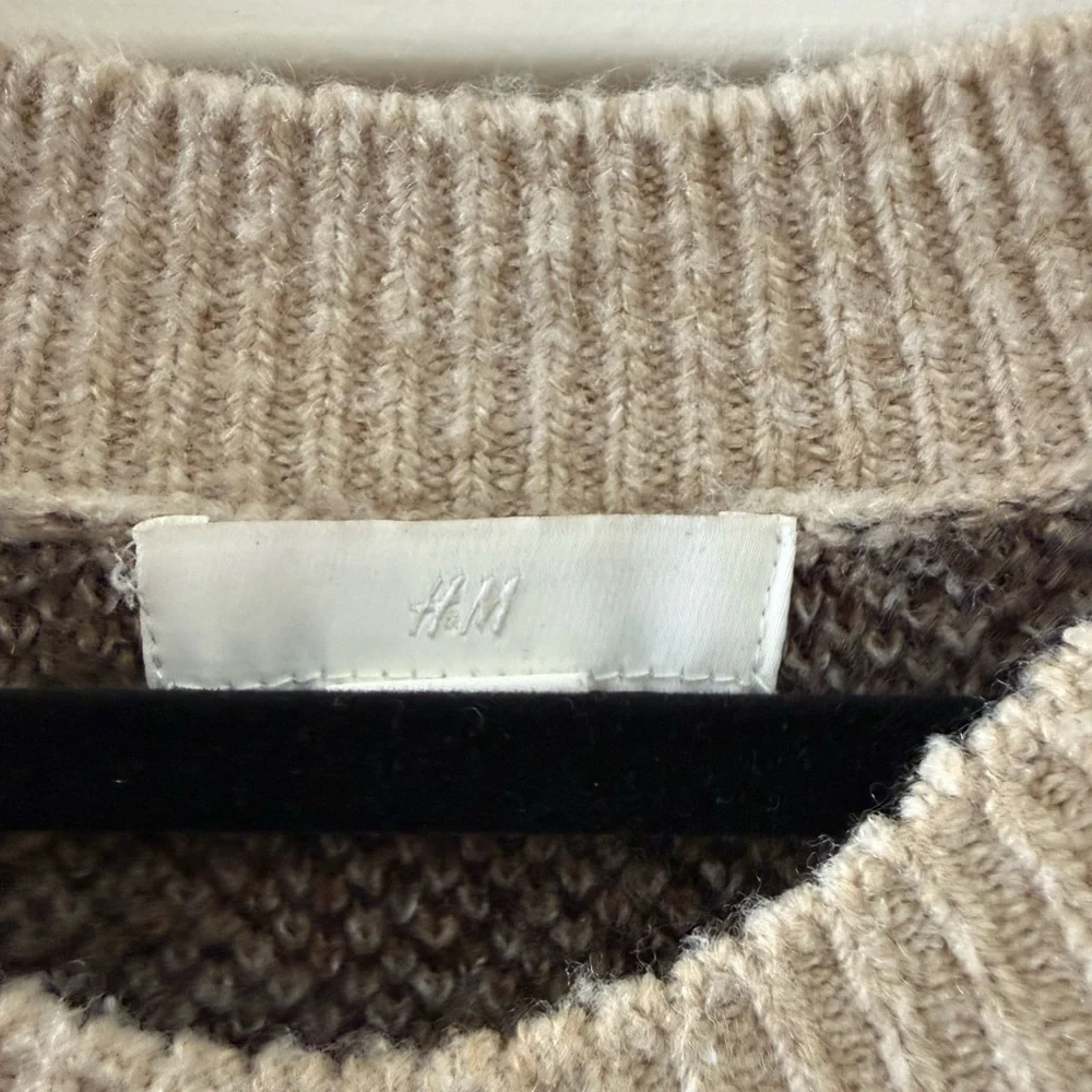 H&M Leopard Print Crewneck Sweater - Beige & Black - Picture 2 of 2